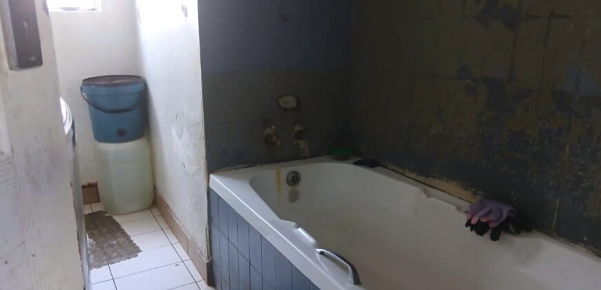 3 Bedroom house with cottages for sale.