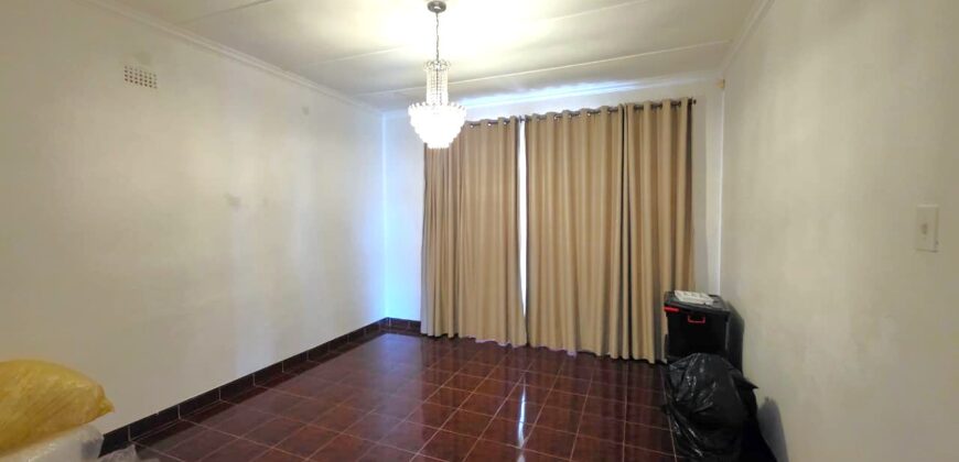Spacious family home with a separate cottage in Cyrildene