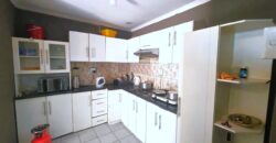 Guest house with multiple rooms, shops and entertainment area!