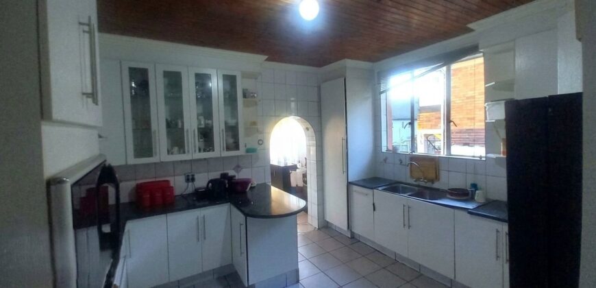 Spacious Property with Multiple Cottages in Kensington