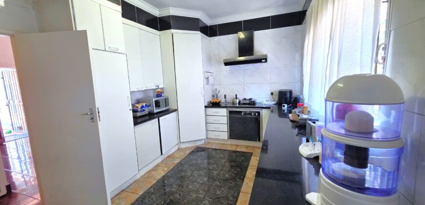 Spacious family home with a separate cottage in Cyrildene