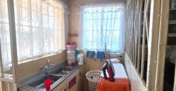 Guest house with multiple rooms, shops and entertainment area!