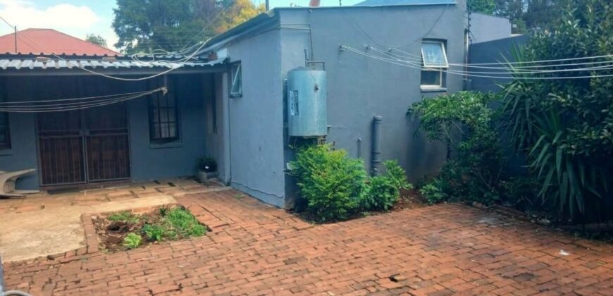 3 Bedroom house with cottages for sale.