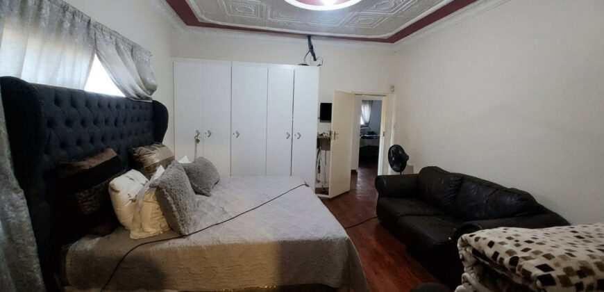 Spacious Property with Multiple Cottages in Kensington